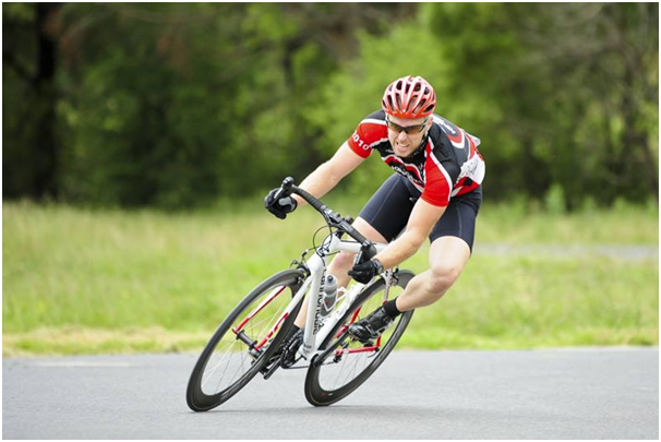 Dave Salton Corners aggressively in the B grade race.