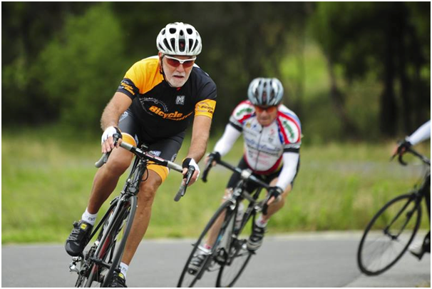 Terry Kelly leads Wayne Tunks around the corner.