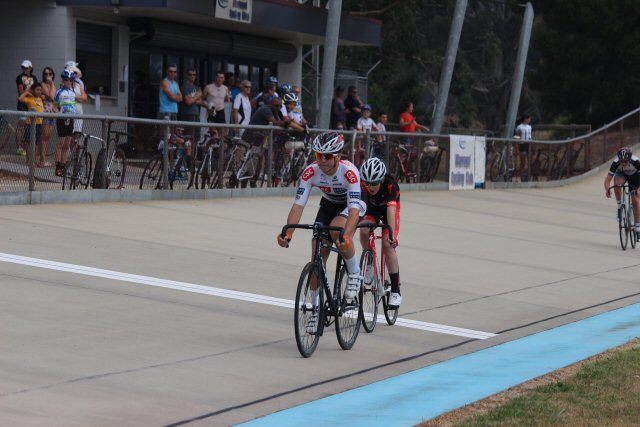 Jarryd Jones winning narrowly from a fast finishing Bill Simpson
